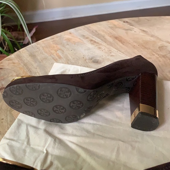 TORY BURCH Suede Logo Embellished “Meddie” Pump - Size 8 - Picture 9 of 9